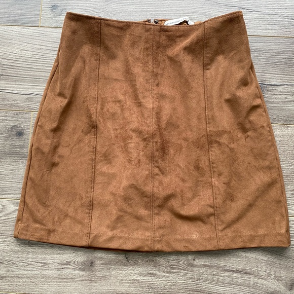 Abercrombie & Fitch Dresses & Skirts - Abercrombie & Fitch vegan suede brown mini skirt w/ zipper on back